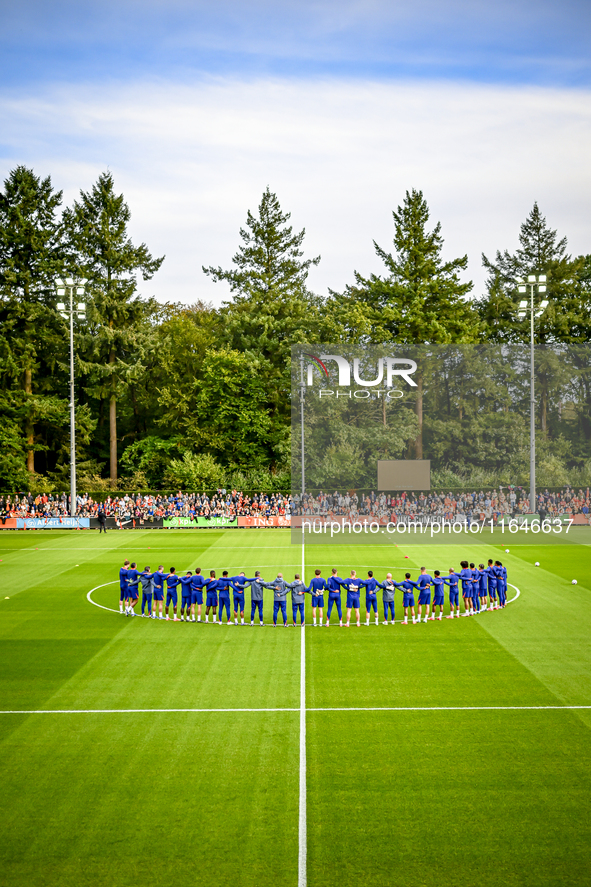 A minute of silence takes place before the training for Johan Neeskens during the match training and press conference for the Netherlands on...