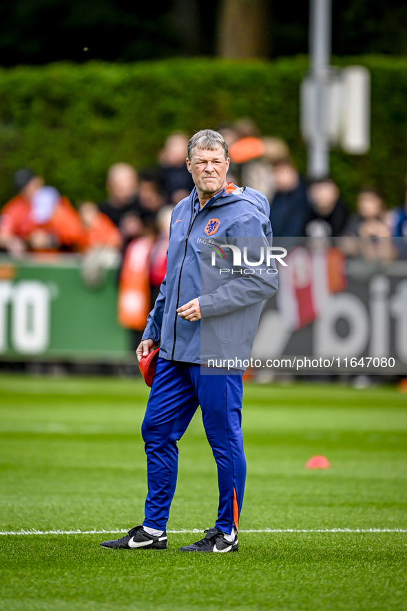 Netherlands assistant trainer Erwin Koeman is present during the match training and press conference for the Netherlands on October 7, 2024,...