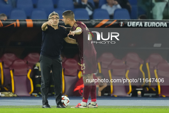 Ivan Juric head coach of Roma gives instructions to Gianluca Mancini centre-back of Roma and Italy during the UEFA Europa League 2024/25 Lea...