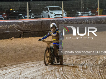 Nathan Ablitt of the Sheffield Cubs pushes his bike home for the third place point after experiencing a mechanical problem during the WSRA N...