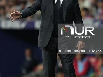 Carlo Ancelotti head coach of Real Madrid reacts during the LaLiga match between Atletico de Madrid and Real Madrid CF  at Estadio Civitas M...