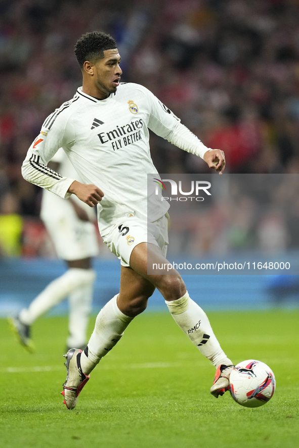 Jude Bellingham central midfield of Real Madrid and England during the LaLiga match between Atletico de Madrid and Real Madrid CF  at Estadi...