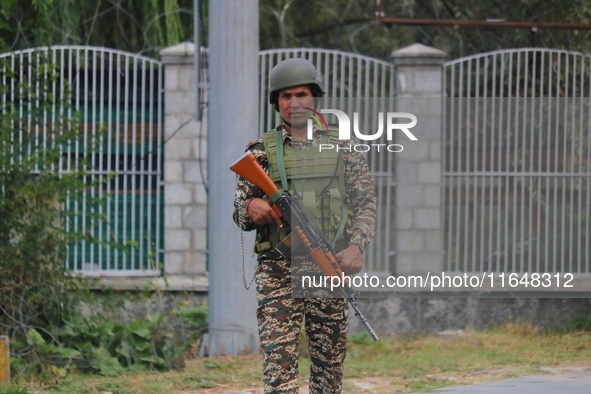 An Indian paramilitary soldier guards outside a vote counting center for the local assembly elections in Srinagar, Jammu and Kashmir, on Oct...