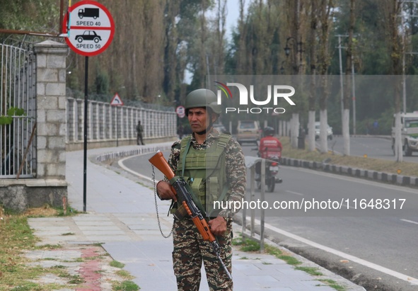 An Indian paramilitary soldier guards outside a vote counting center for the local assembly elections in Srinagar, Jammu and Kashmir, on Oct...