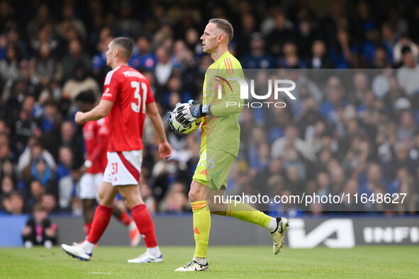 Matz Sels is the Nottingham Forest goalkeeper during the Premier League match between Chelsea and Nottingham Forest at Stamford Bridge in Lo...