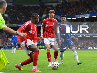 Ryan Yates of Nottingham Forest and Callum Hudson-Odoi of Nottingham Forest are under pressure from Jadon Sancho of Chelsea during the Premi...