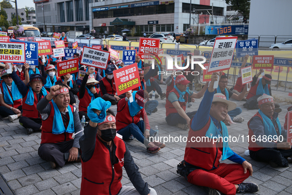 Attendees of a protest organized by around 200 members of the Korea Dog Meat Association and the Korea Dog Meat Sellers' Association hold pl...