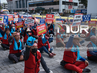 Attendees of a protest organized by around 200 members of the Korea Dog Meat Association and the Korea Dog Meat Sellers' Association hold pl...