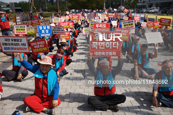 Attendees of a protest organized by around 200 members of the Korea Dog Meat Association and the Korea Dog Meat Sellers' Association hold pl...