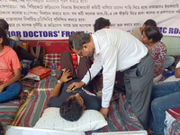 Senior doctors check the health conditions of the trainee and junior doctors who are on a hunger strike in protest against the RG Kar Medica...