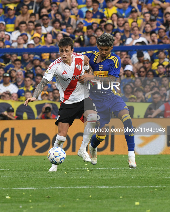 Nicolas Fonseca of River Plate and Cristian Medina of Boca Juniors participate in a Liga Profesional match between Boca Juniors and River Pl...