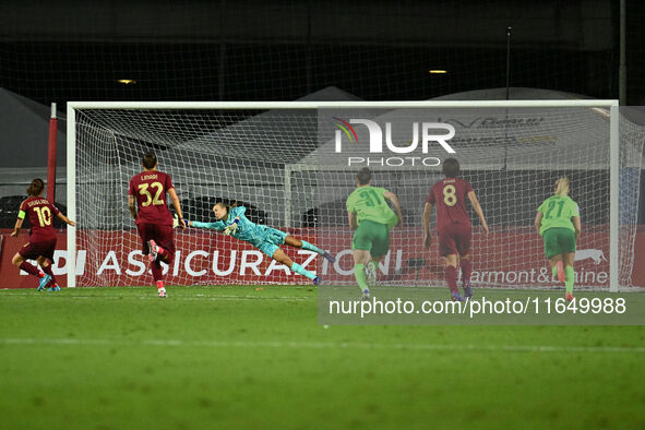 Manuela Giugliano of A.S. Roma Femminile scores the goal for 1-0 during Group A - Day 1 of the UEFA Women's Champions League 2023/24 between...