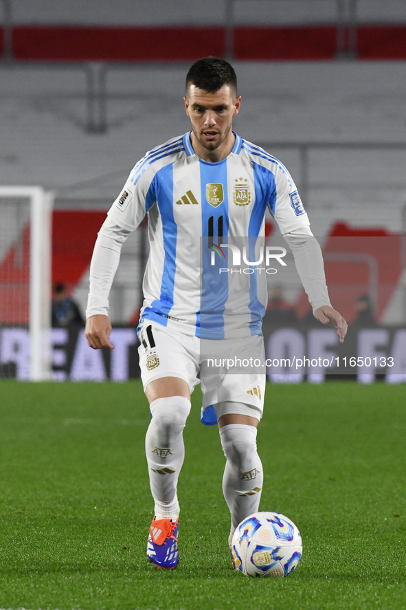 Giovani Lo Celso of Argentina participates in a match between Argentina and Chile at Estadio Mas Monumental Antonio Vespucio Liberti in Buen...