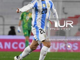 Alexis Mac Allister of Argentina participates in a match between Argentina and Chile at Estadio Mas Monumental Antonio Vespucio Liberti in B...