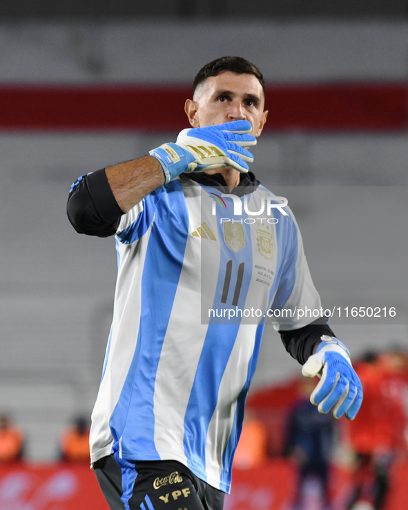 Emiliano Martinez of Argentina stands before a match between Argentina and Chile at Estadio Mas Monumental Antonio Vespucio Liberti in Bueno...