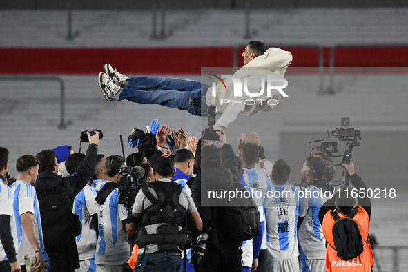 Angel Di Maria celebrates his retirement with his former teammates before a match between Argentina and Chile at Estadio Mas Monumental Anto...