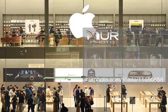 Customers experience Apple products at the Taikoo Li Apple Store in Chengdu, China, on October 8, 2024. 