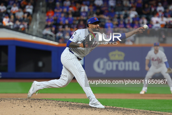 New York Mets starting pitcher Sean Manaea #59 throws during the fifth inning in Game 3 of a baseball NL Division Series against the Philade...