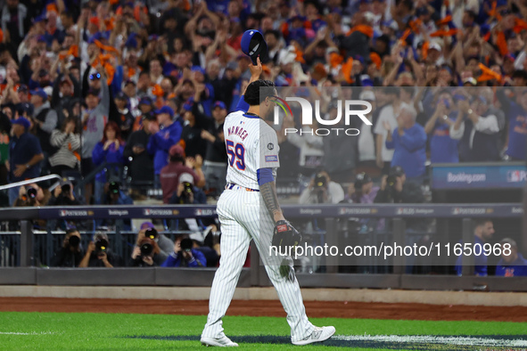 New York Mets starting pitcher Sean Manaea #59 leaves the game during the eighth inning in Game 3 of a baseball NL Division Series against t...