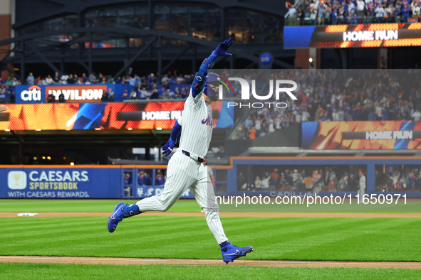 Jesse Winker #3 of the New York Mets rounds the bases after hitting a solo home run during the fourth inning in Game 3 of a baseball NL Divi...