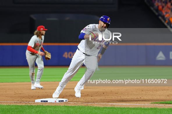 J.D. Martinez #28 of the New York Mets scores during the eighth inning in Game 3 of a baseball NL Division Series against the Philadelphia P...