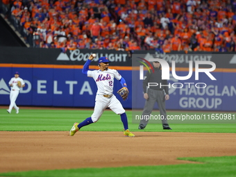 New York Mets shortstop Francisco Lindor #12 fields and throws during the seventh inning in Game 3 of a baseball NL Division Series against...