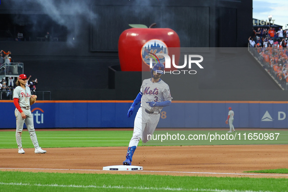 Jesse Winker #3 of the New York Mets rounds the bases after hitting a solo home run during the fourth inning in Game 3 of a baseball NL Divi...