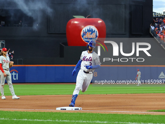 Jesse Winker #3 of the New York Mets rounds the bases after hitting a solo home run during the fourth inning in Game 3 of a baseball NL Divi...