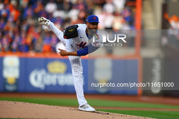 New York Mets starting pitcher Sean Manaea #59 throws during the first inning in Game 3 of a baseball NL Division Series against the Philade...