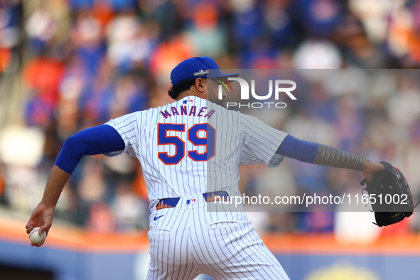 New York Mets starting pitcher Sean Manaea #59 throws during the first inning in Game 3 of a baseball NL Division Series against the Philade...