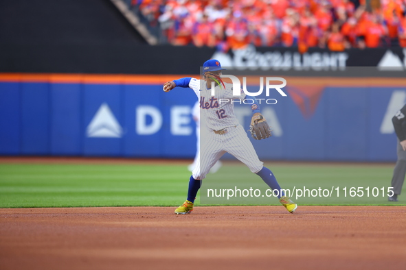 New York Mets shortstop Francisco Lindor #12 fields and throws during the first inning in Game 3 of a baseball NL Division Series against th...