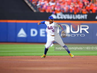 New York Mets shortstop Francisco Lindor #12 fields and throws during the first inning in Game 3 of a baseball NL Division Series against th...