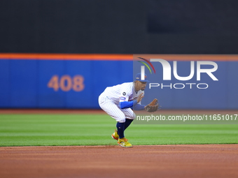 New York Mets shortstop Francisco Lindor #12 fields and throws during the first inning in Game 3 of a baseball NL Division Series against th...