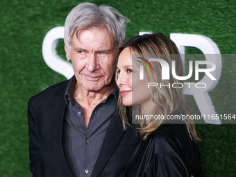 Harrison Ford and wife Calista Flockhart arrive at the World Premiere Of Apple TV+ Series' 'Shrinking' Season 2 held at the Pacific Design C...