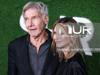 Harrison Ford and wife Calista Flockhart arrive at the World Premiere Of Apple TV+ Series' 'Shrinking' Season 2 held at the Pacific Design C...