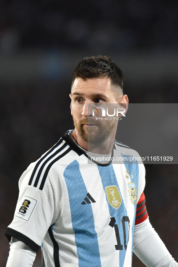 Lionel Messi of Argentina participates in a World Cup Qualifiers match between Argentina and Paraguay at Estadio Mas Monumental Antonio Vesp...