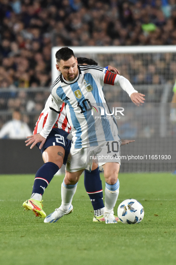 Lionel Messi of Argentina participates in a World Cup Qualifiers match between Argentina and Paraguay at Estadio Mas Monumental Antonio Vesp...