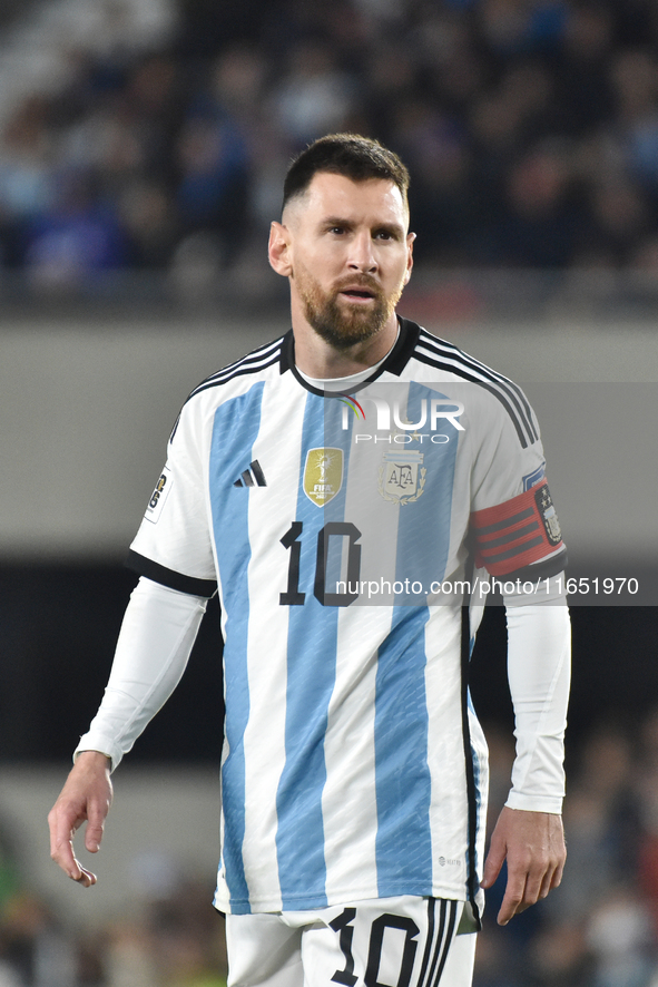 Lionel Messi of Argentina participates in a World Cup Qualifiers match between Argentina and Ecuador at Estadio Mas Monumental Antonio Vespu...