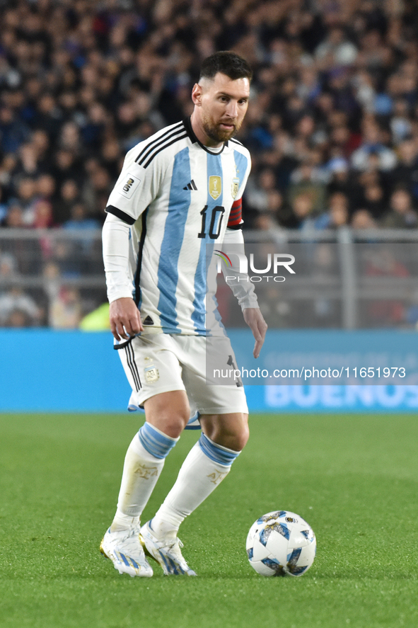 Lionel Messi of Argentina participates in a World Cup Qualifiers match between Argentina and Ecuador at Estadio Mas Monumental Antonio Vespu...