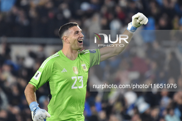 Emiliano Martinez of Argentina celebrates his team's goal in a World Cup Qualifiers match between Argentina and Ecuador at Estadio Mas Monum...