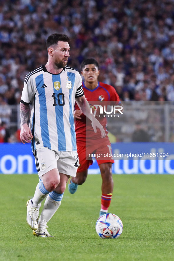 Lionel Messi of Argentina participates in an International Friendly match between Argentina and Panama at Estadio Mas Monumental Antonio Ves...