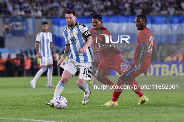 Lionel Messi of Argentina participates in an International Friendly match between Argentina and Panama at Estadio Mas Monumental Antonio Ves...