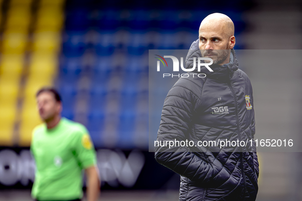 Go Ahead Eagles trainer Paul Simonis is present during the friendly match between RKC and Go Ahead Eagles at the Mandemakers Stadium for the...