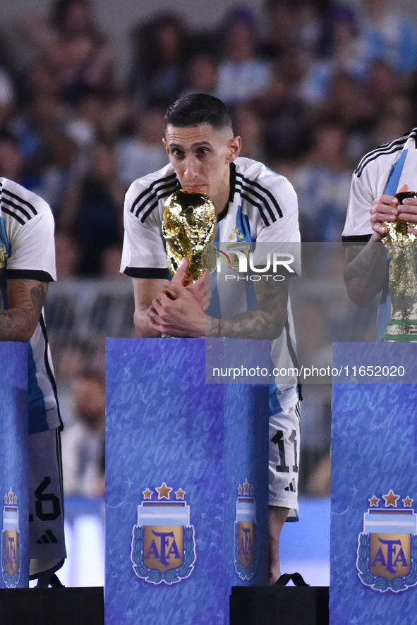 Angel Di Maria celebrates the World Champions title after an International Friendly match between Argentina and Panama at Estadio Mas Monume...