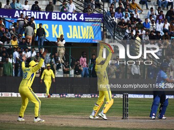 India's Kedar Jadhav (right), United States's Jaskaran Malhotra (center), and India's Gurkeerat Singh Mann (left) participate in the Legends...