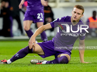 Pietro Comuzzo of ACF Fiorentina lies down on the pitch during the Serie A Enilive match between ACF Fiorentina and AC Milan at Stadio Artem...