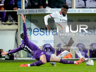 Emerson Royal of AC Milan and Robin Gosens of ACF Fiorentina compete for the ball during the Serie A Enilive match between ACF Fiorentina an...