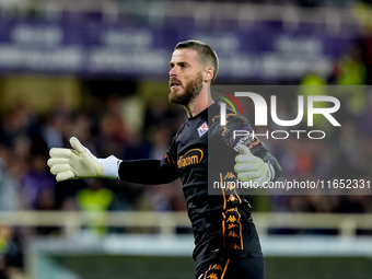 David De Gea of ACF Fiorentina celebrates after saving the second penalty kick of the match during the Serie A Enilive match between ACF Fio...