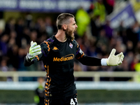 David De Gea of ACF Fiorentina celebrates after saving the second penalty kick of the match during the Serie A Enilive match between ACF Fio...