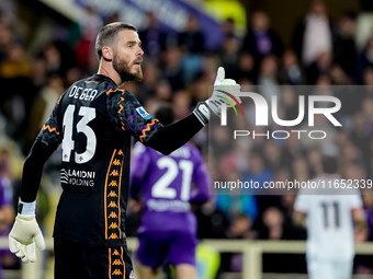 Thumbs up from David De Gea during the Serie A Enilive match between ACF Fiorentina and AC Milan at Stadio Artemio Franchi on October 06, 20...